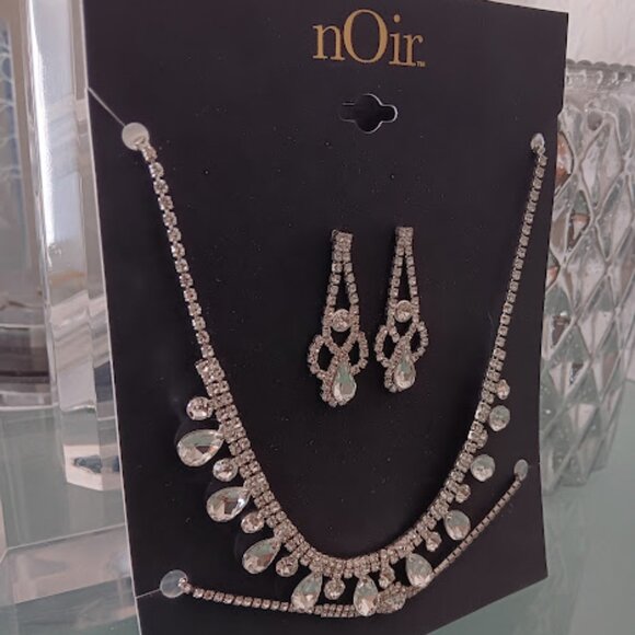 NOIR JEWELRY 3pc SET Glamorous Silver Clear Crystal Necklace/Earrings/Bracelet - Picture 3 of 5